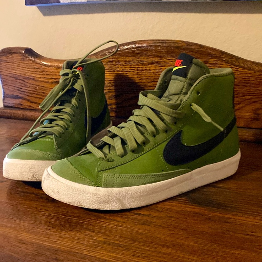 Nike hightop women’s size 7 Green